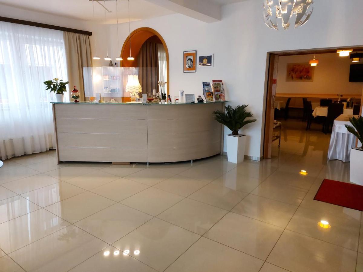 Hotel Luca Betzenstein Bagian luar foto