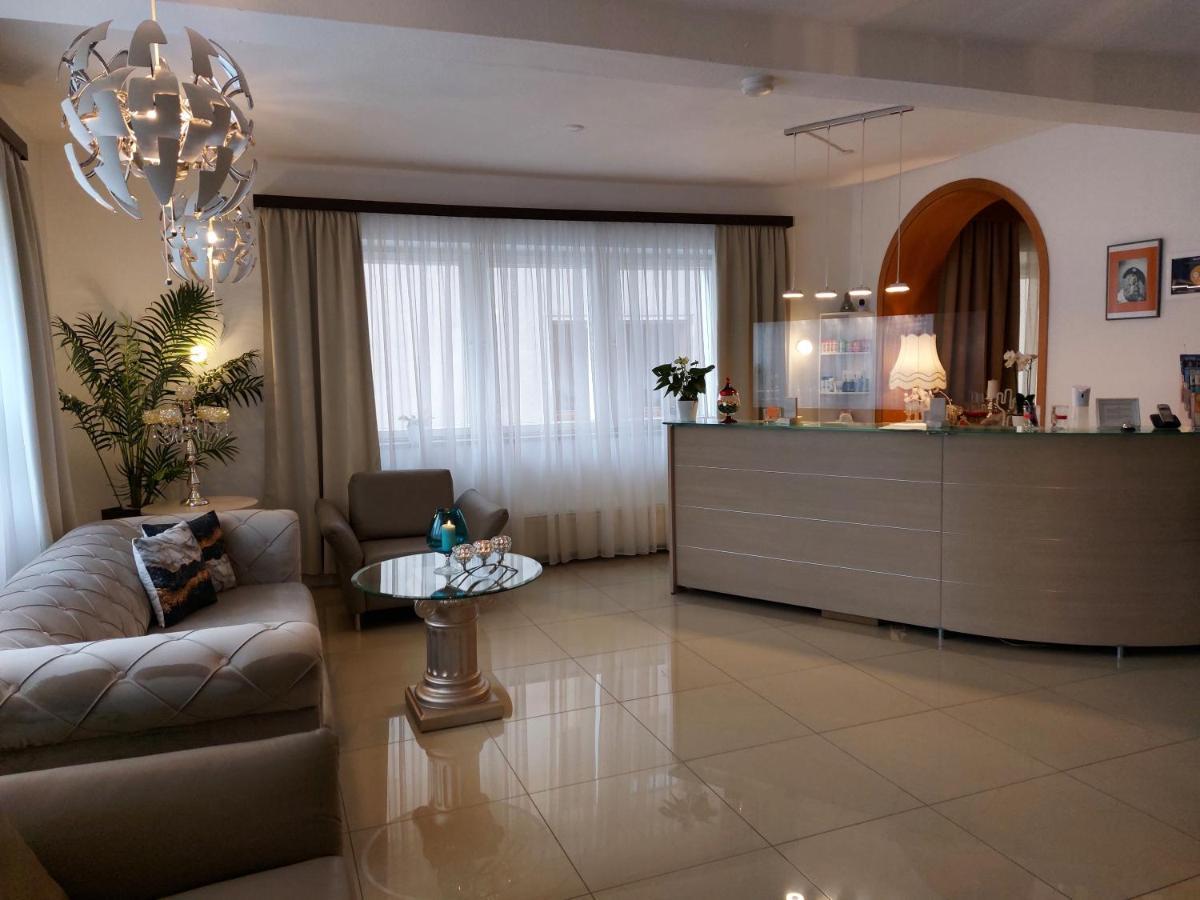 Hotel Luca Betzenstein Bagian luar foto