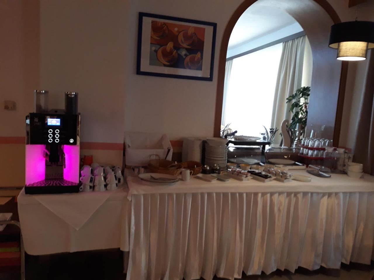 Hotel Luca Betzenstein Bagian luar foto