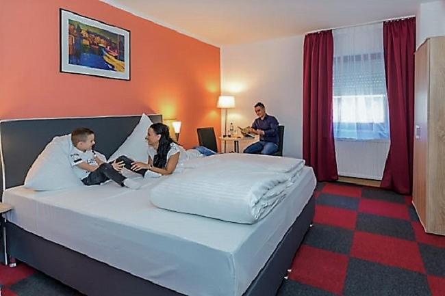 Hotel Luca Betzenstein Bagian luar foto
