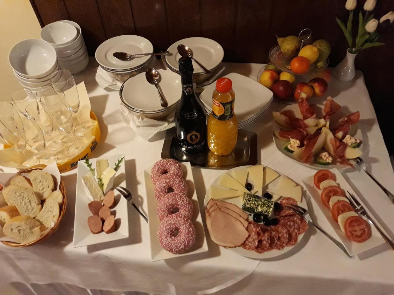 Hotel Luca Betzenstein Bagian luar foto