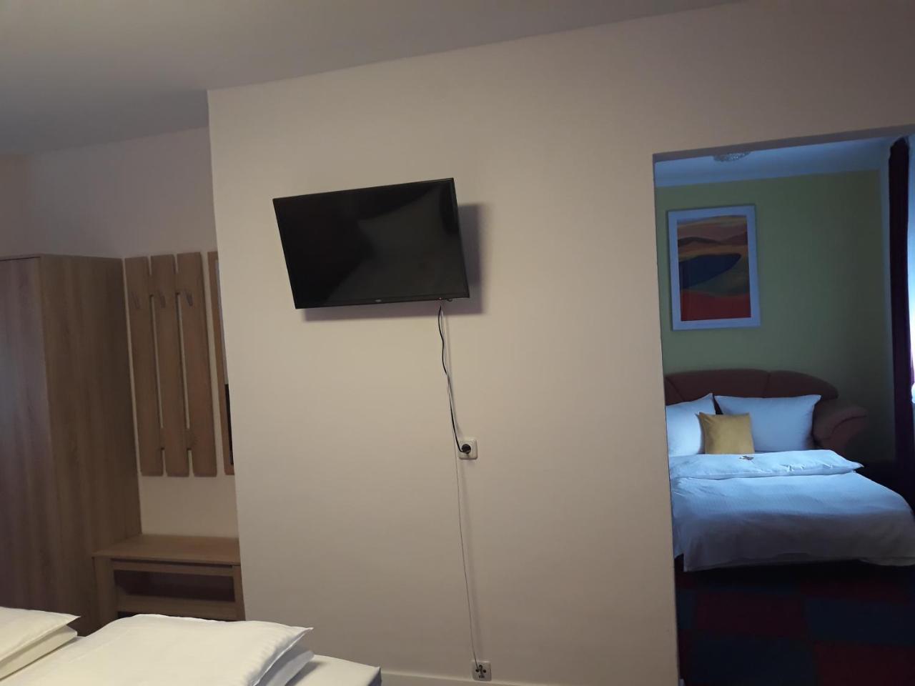Hotel Luca Betzenstein Bagian luar foto