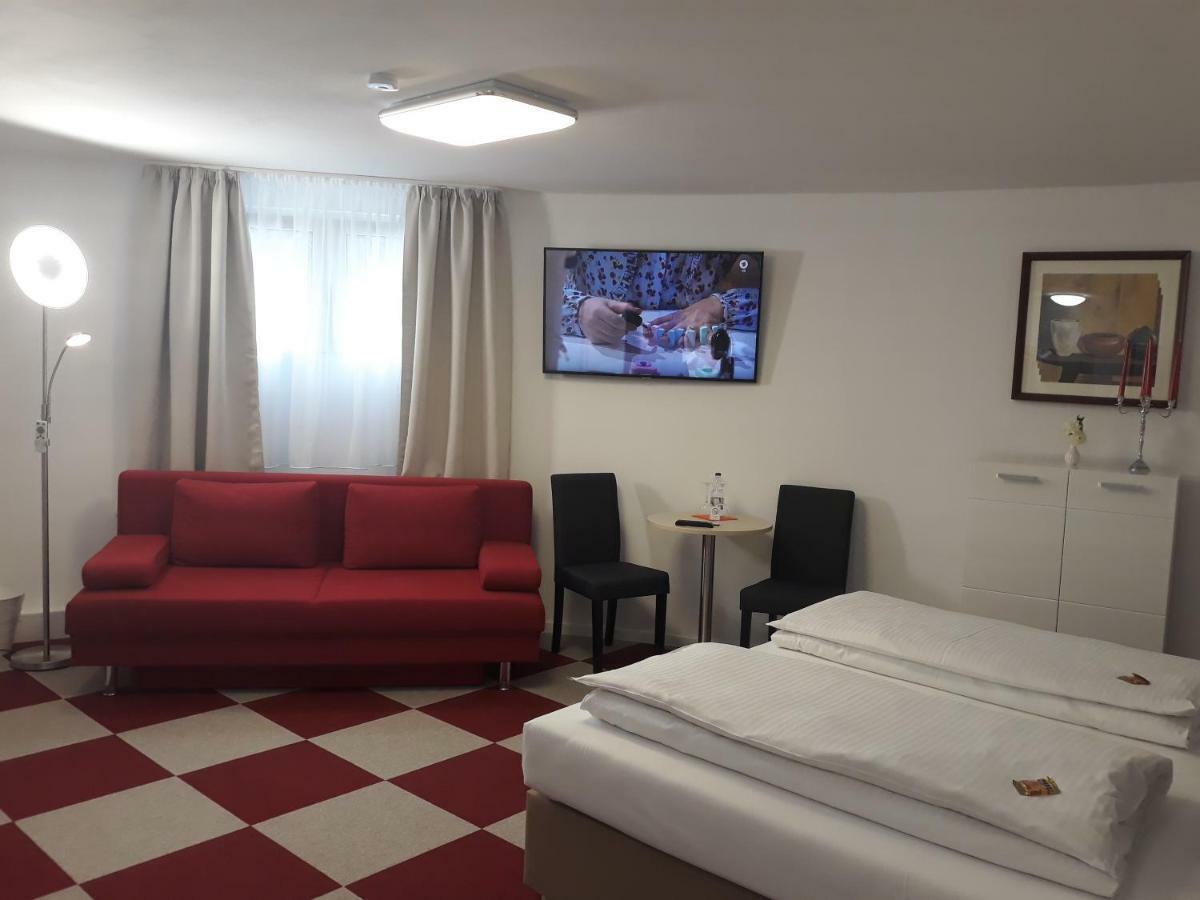 Hotel Luca Betzenstein Bagian luar foto