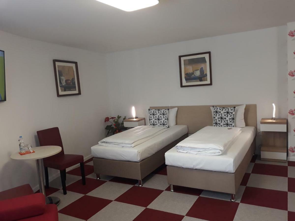 Hotel Luca Betzenstein Bagian luar foto