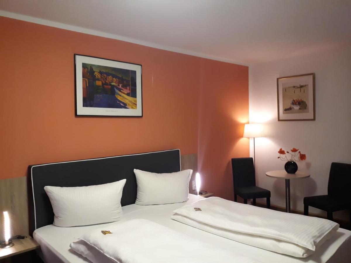 Hotel Luca Betzenstein Bagian luar foto